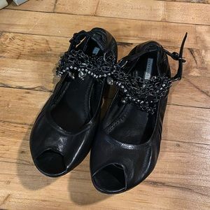 Vera Wang Lavender Vero Cuoio size 8 ballet flats with ankle bracelet peep toe